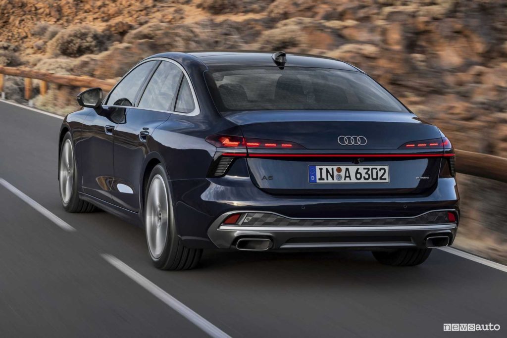 Audi A6 berlina su strada