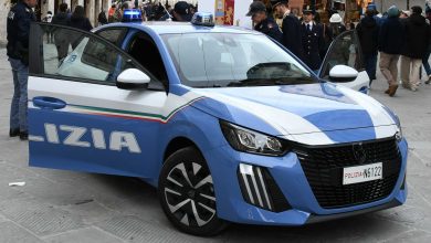 Peugeot E-208 elettrica della Polizia