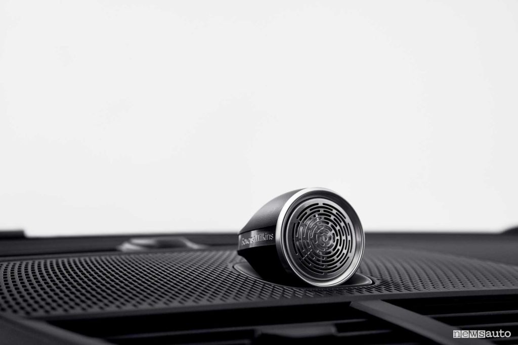Polestar 2 2026 impianto audio Bowers & Wilkins