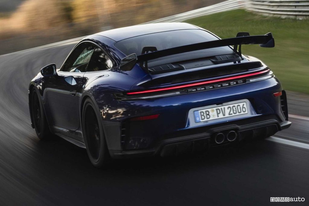 Porsche 911 GT3 in pista per il record al Nurburgring