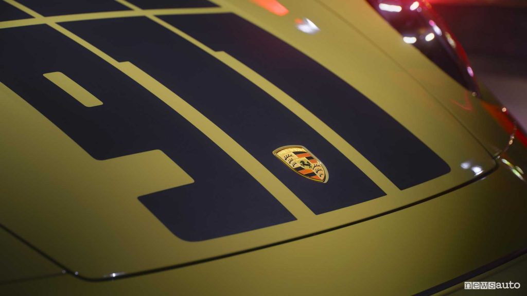 Porsche 911 Spirit 70 personalizzazione cofano anteriore