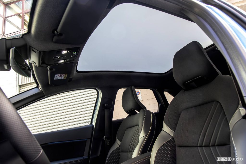 Renault Symbioz Iconic tetto panoramico Solar Bay