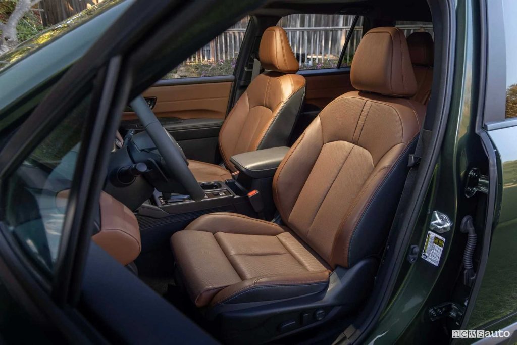 Subaru Outback 2026 sedili anteriori