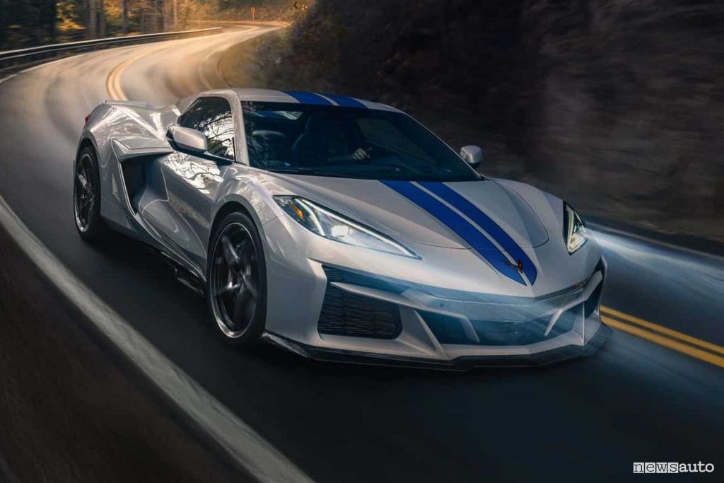 Chevrolet Corvette E-Ray su strada