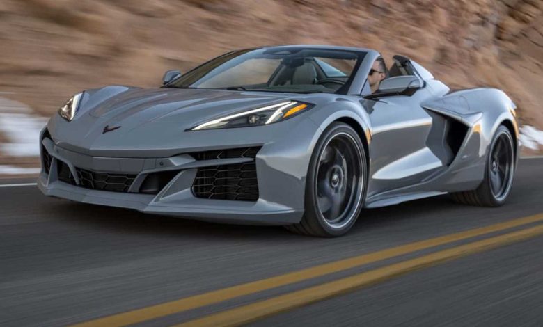 Chevrolet Corvette E-Ray Convertible su strada