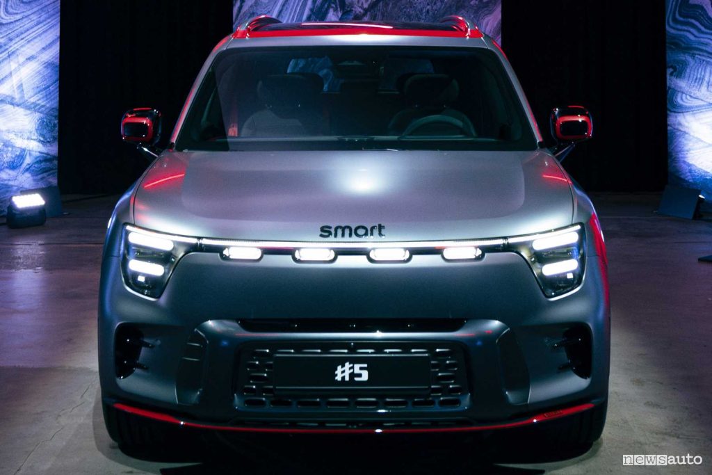 smart #5 Brabus frontale firma luminosa