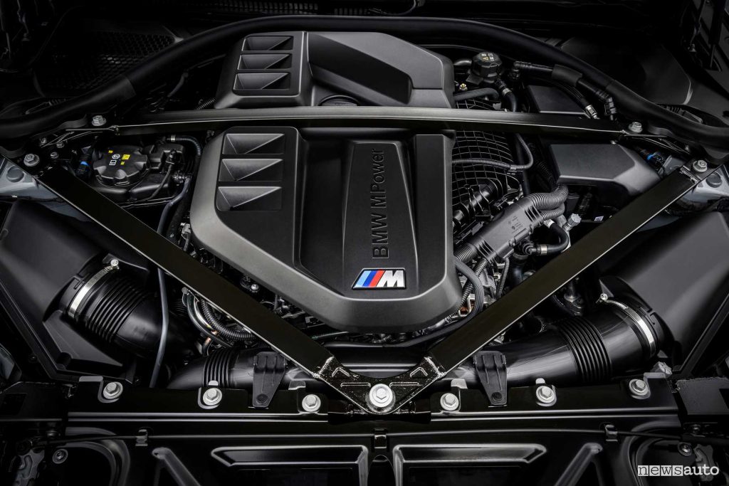 BMW M2 CS vano motore 6 cilindri