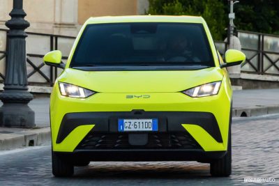 BYD Dolphin Surf test su strada a Roma