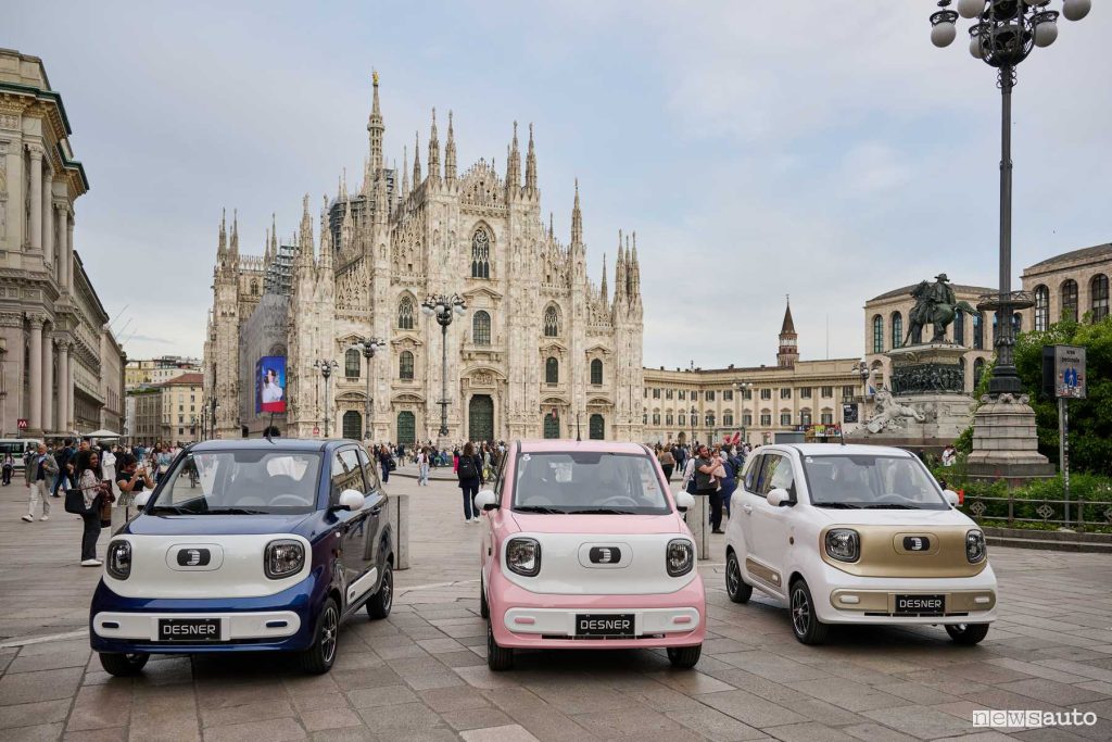 Desner Y300 davanti al Duomo di Milano
