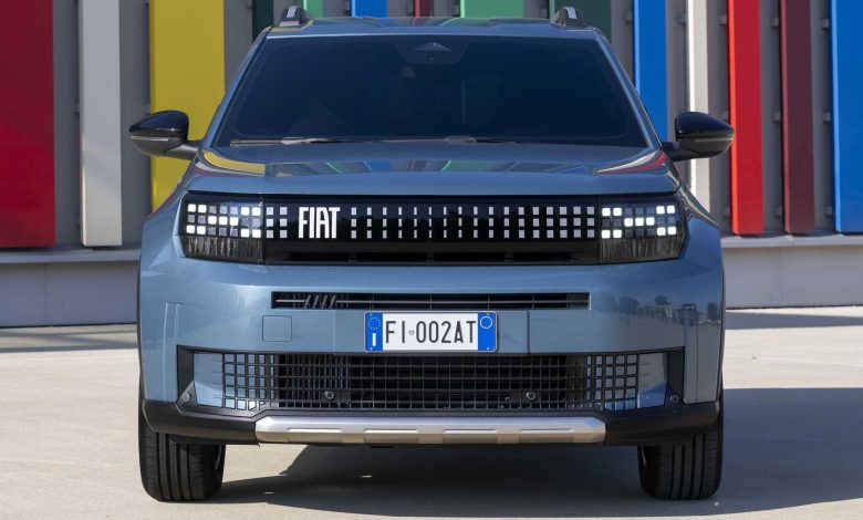 Fiat Grande Panda Hybrid Icon frontale firma luminosa