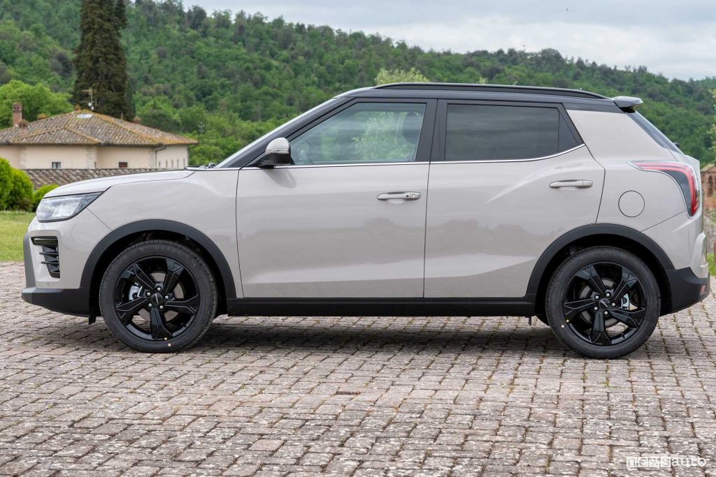 KGM Tivoli laterale