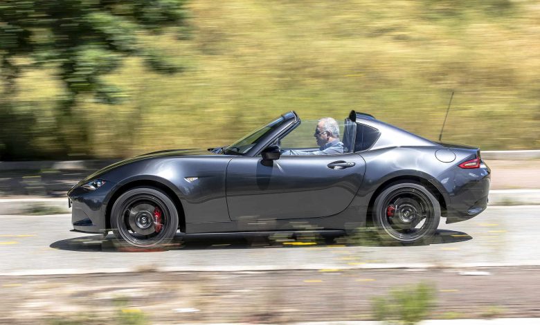 Mazda MX-5 RF Homura con capote aperta. Questa è la versione RF con capote elettrica rigida