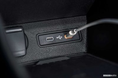 Nuova Nissan Micra EV prese USB-C abitacolo