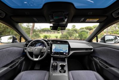 Lexus RZ 500e Luxury plancia abitacolo