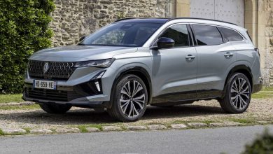 Renault Espace full hybrid E-Tech Iconic anteriore 3/4