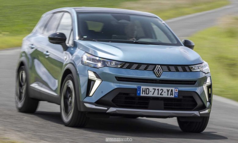 Renault Symbioz full hybrid E-Tech Iconic su strada