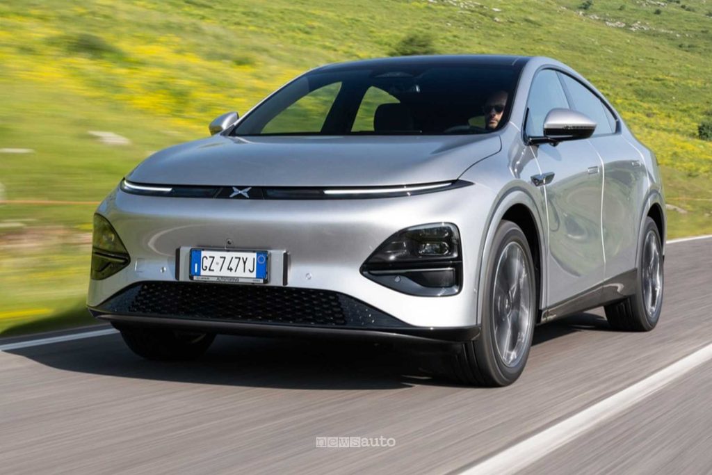 Xpeng G6 su strada