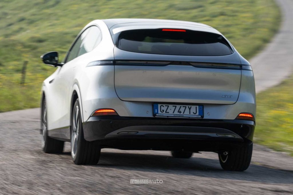 Xpeng G6 su strada