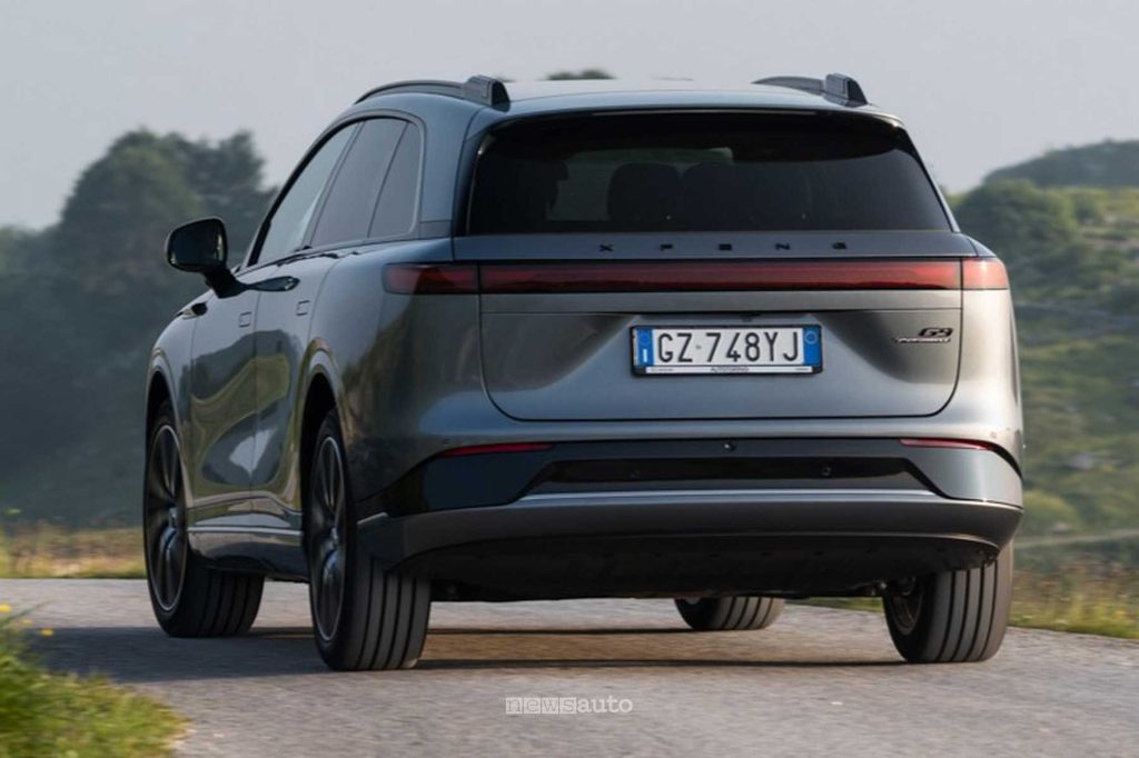 Xpeng G9 su strada