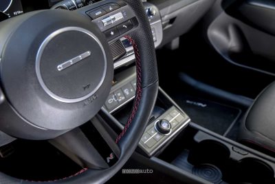 Hyundai Kona Electric N Line volante abitacolo