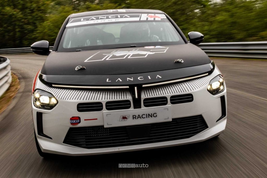 Lancia Ypsilon HF Racing in azione