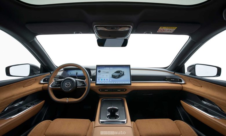 Mazda6e plancia abitacolo nell'allestimento Takumi Plus oggetto della prova su strada