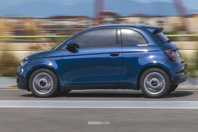 Fiat 500 Hybrid Torino su strada
