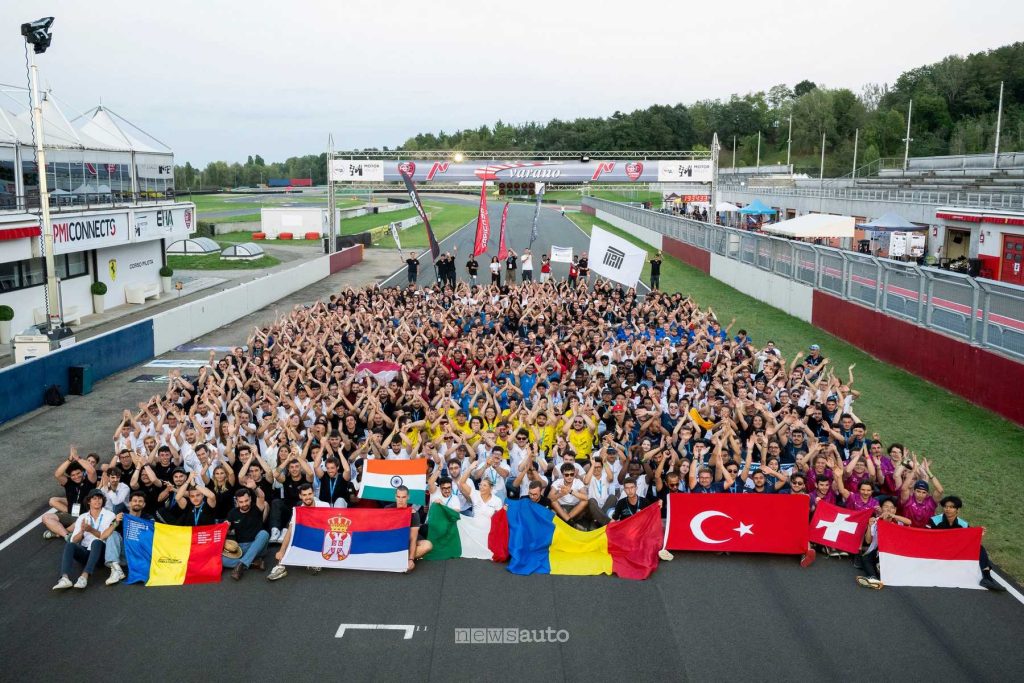 Formula SAE Italy studenti provenienti da 13 Paesi e 51 atenei, riuniti in 53 team