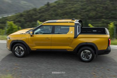 KGM Torres EVT pick-up su strada