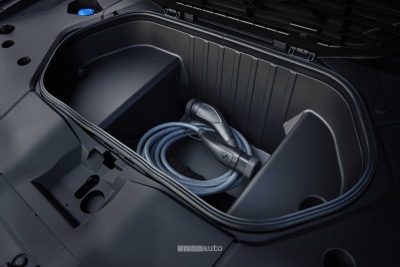 BMW iX3 50 xDrive frunk anteriore porta cavo