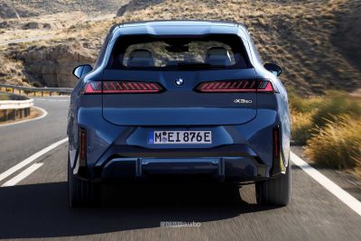 BMW iX3 50 xDrive su strada