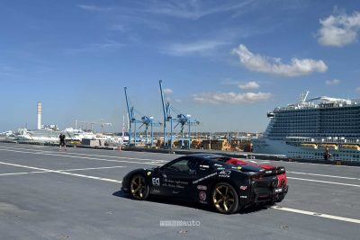 Record Ferrari SF90 Stradale sulla nave Trieste con Fabio Barone