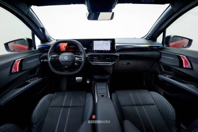 foto abitacolo nuova Renault Clio 2026 interni Esprit Alpine