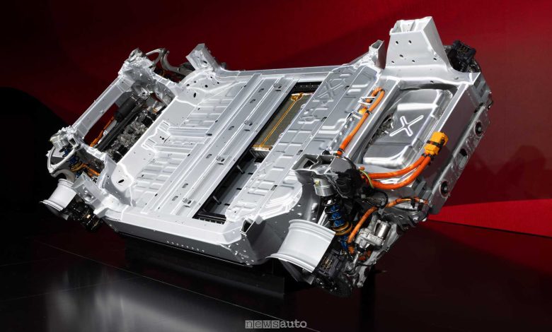 Ferrari Elettrica, la scocca con i moduli della batteria ed i motori