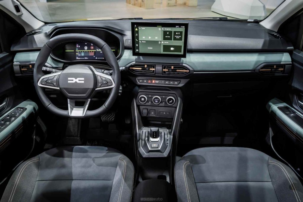 abitacolo FOTO nuova Dacia Sandero Stepway 2026