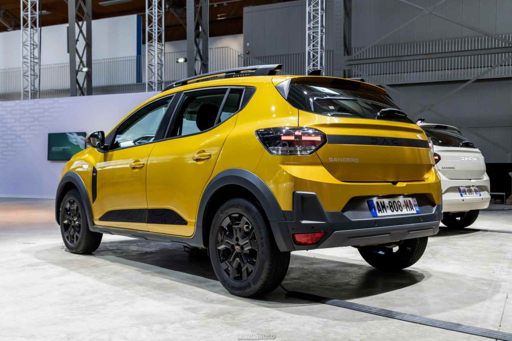 FOTO nuova Dacia Sandero Stepway 2026