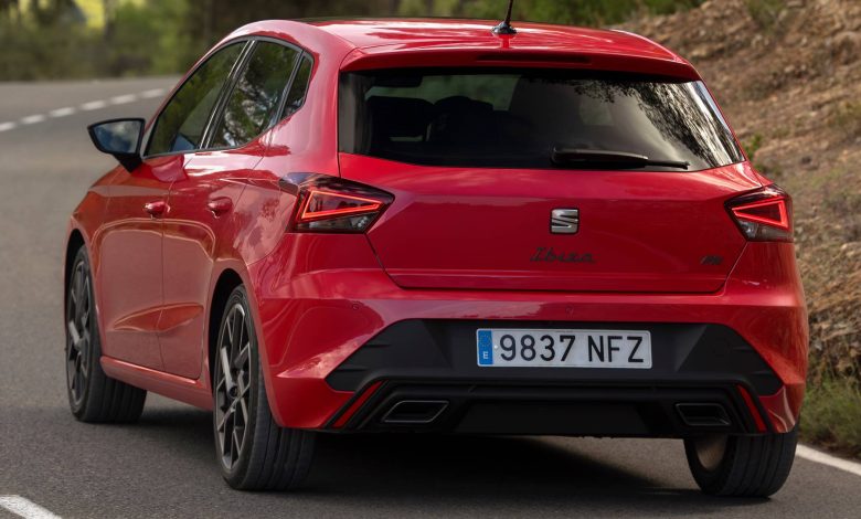 Seat Ibiza 2026 vista posteriore in movimento