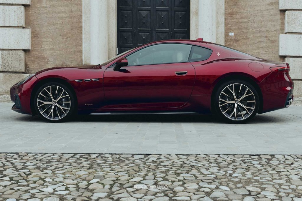 Maserati GranTurismo Rosso Velluto laterale