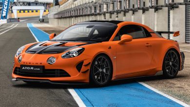 Alpine A110 R Ultime anteriore 3/4 sulla pit-lane di Le Mans