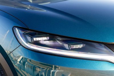 BYD Atto 2 DM-i faro anteriore