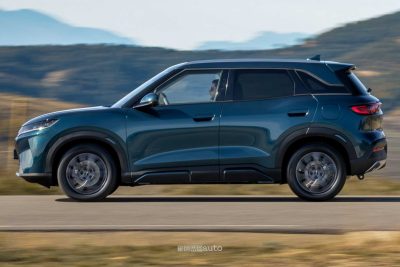 BYD Atto 2 DM-i su strada