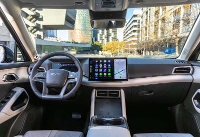 BYD Atto 2 DM-i plancia abitacolo