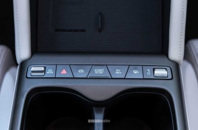 BYD Atto 2 DM-i comandi console centrale
