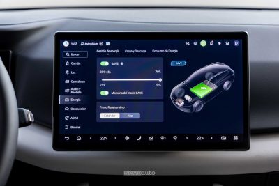BYD Atto 2 DM-i info carica display infotainment 12,8"