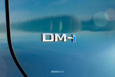 BYD Atto 2 logo DM-i portellone posteriore