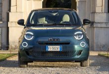 Nuova Fiat 500 Hybrid La Prima frontale, firma luminosa