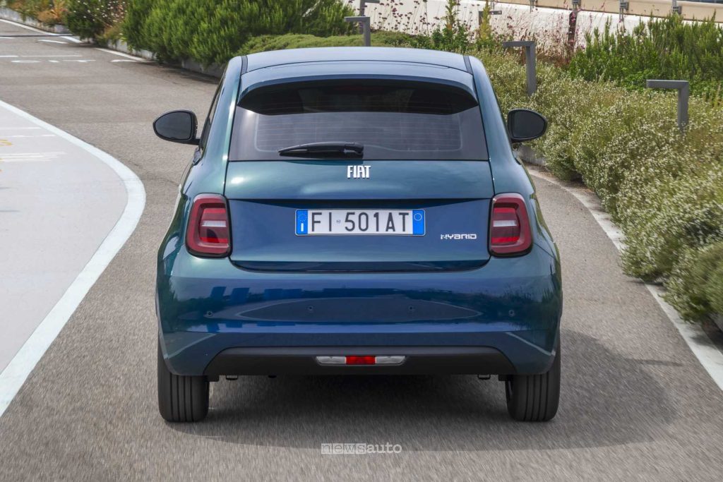 Nuova Fiat 500 Hybrid Torino su strada