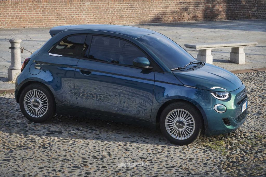 Nuova Fiat 500 Hybrid Torino anteriore 3/4