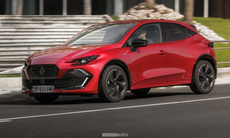 Nuova Renault Clio Esprit Alpine su strada