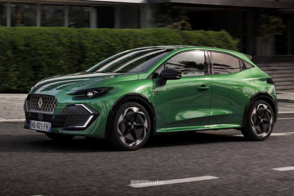 Nuova Renault Clio Techno su strada